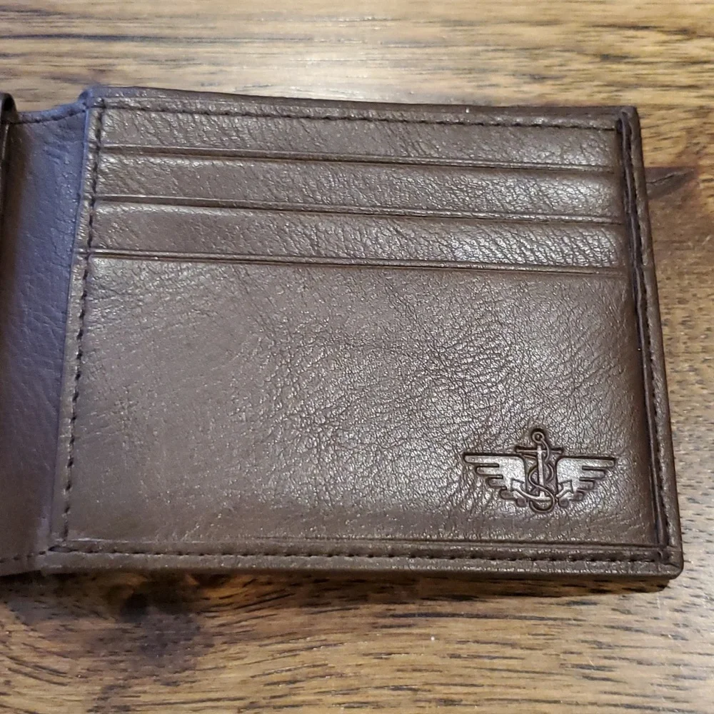 Mens Dockers brown bifold wallet